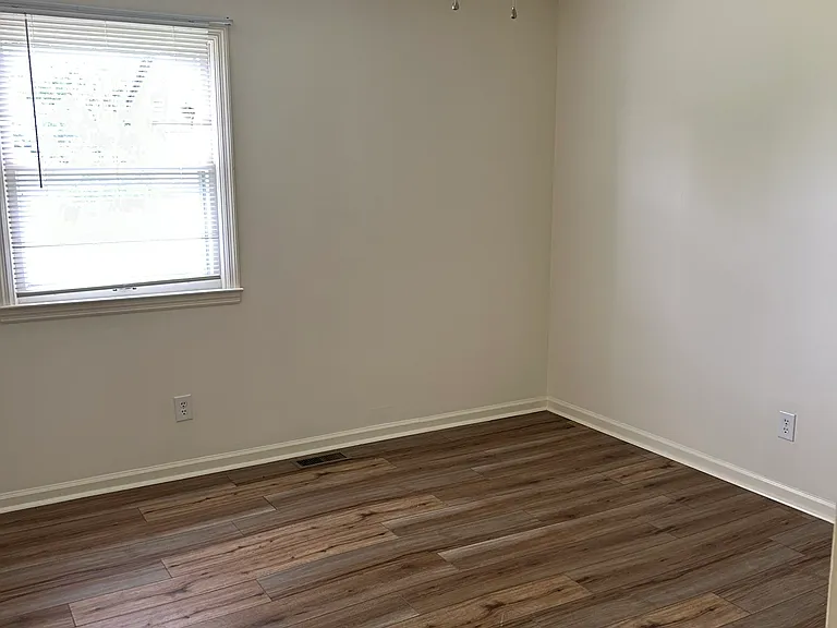 300 E Brown St — Photo 6