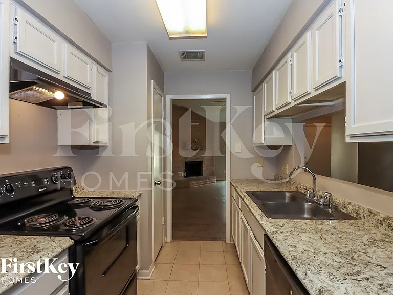 12426 Sungate Ln — Photo 8