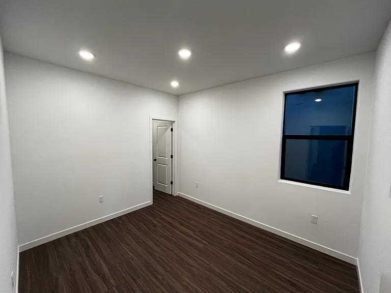 8133 Bodway Pkwy — Photo 11
