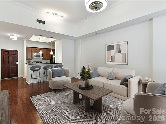 4th image of 300 W 5th St APT 2