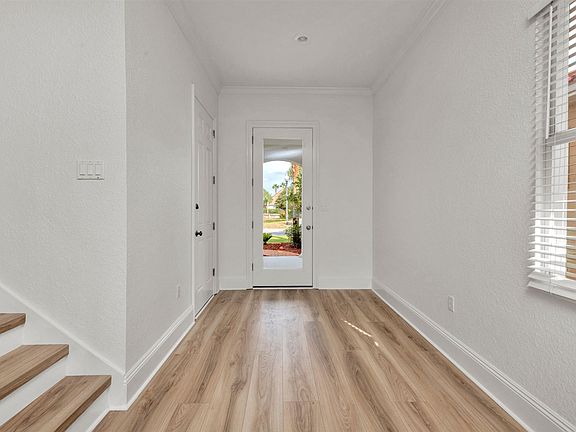 4th image of 269 Calusa Blvd