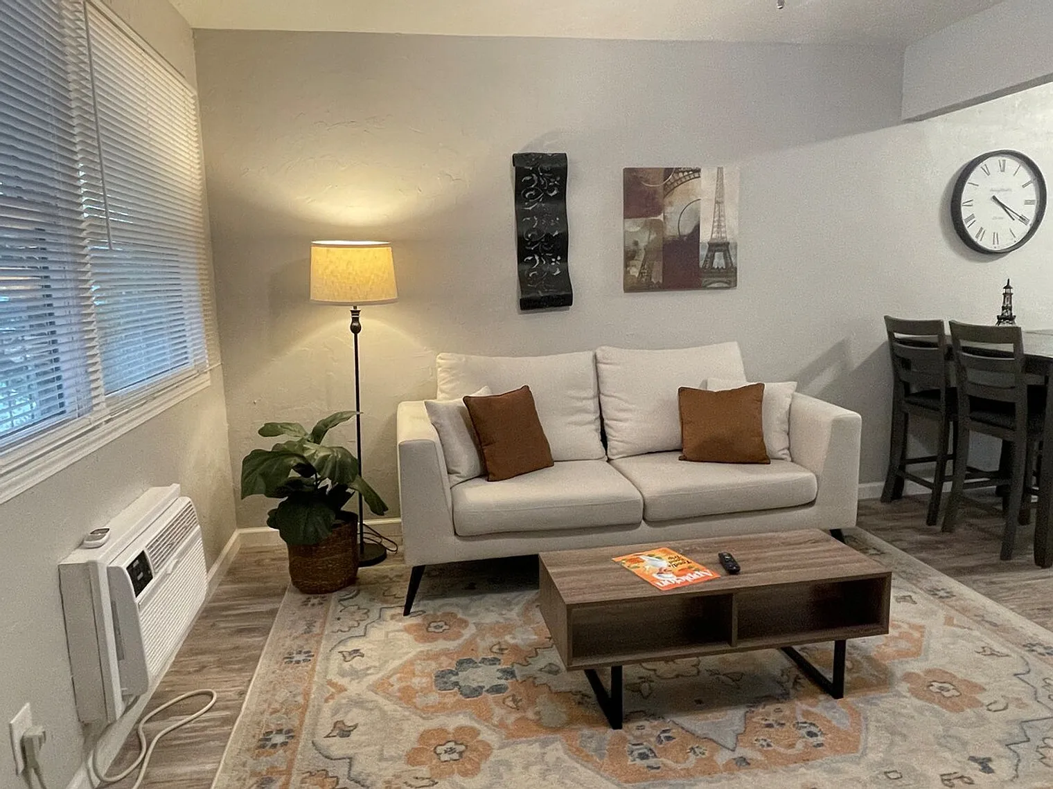 2 bed, 1.0 bath, $4,101 — Photo 3