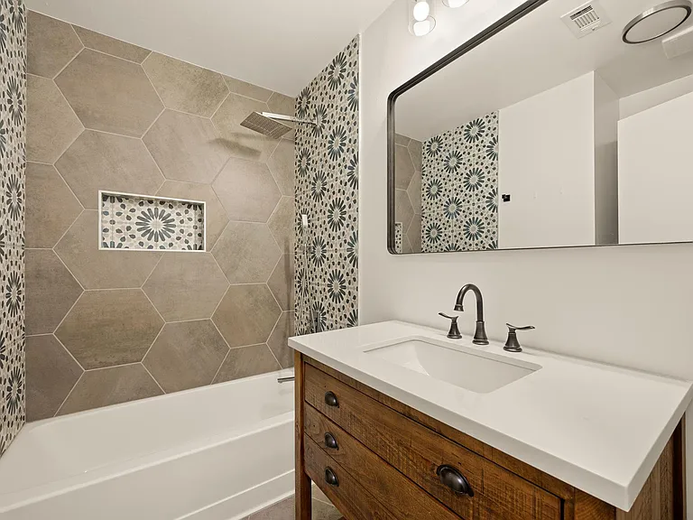 7302 Potters Trl — Photo 14