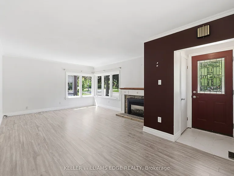 21 Sheridan Ln — Photo 2