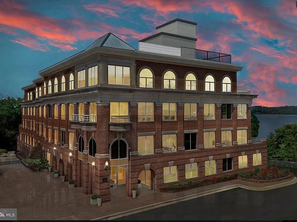 1st image of 635 Slaters Ln