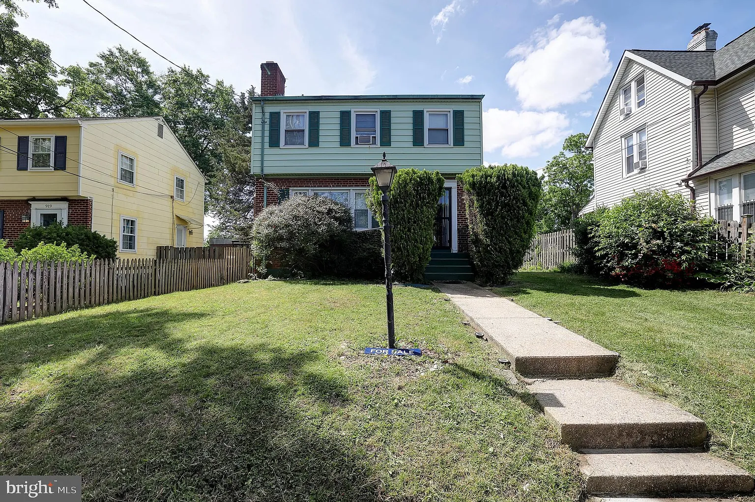 915 Lawrence St NE photo 1