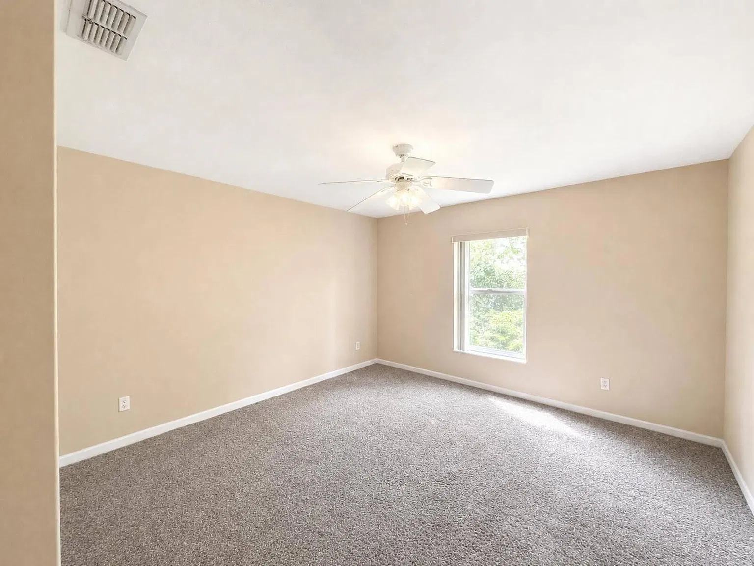 3 bed, 2.0 bath, 1670 sqft, $2,300 — Photo 4