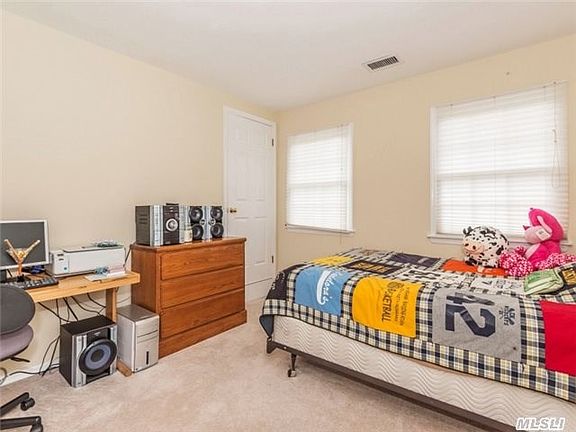 4th image of 17 Shelter Harbor Ct
