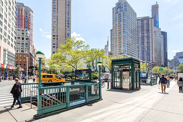 Rented by Greystar | media 23