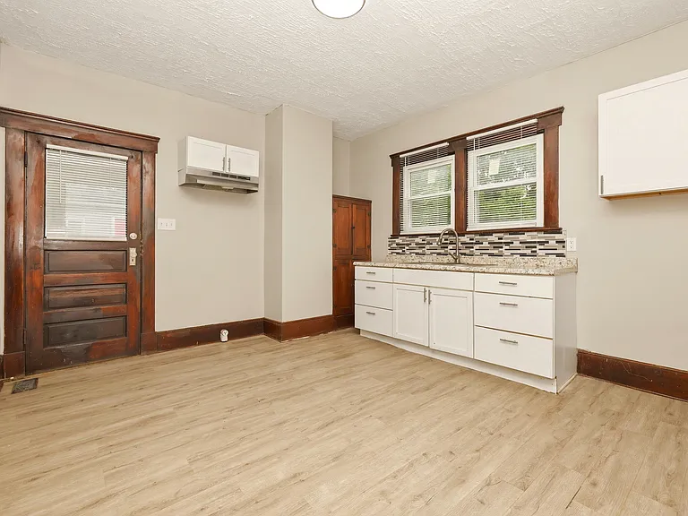30-32 Lagonda Ave #30 — Photo 7