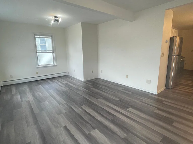 628 E Main St #2 — Photo 2