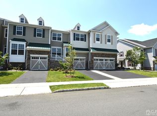 7 Bauer Ln, Cranbury, NJ 08512