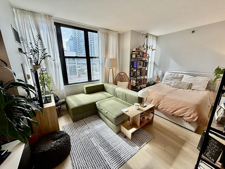 330 N Jefferson St #408 — Photo 5