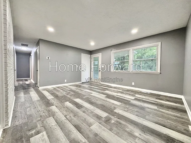 1720 Traveller Rd — Photo 2