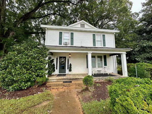 1039 Governor Harrison Pkwy, Brodnax, VA 23920