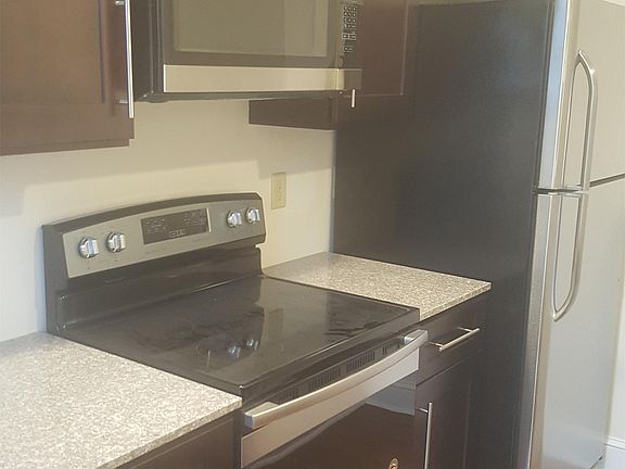 4th image of 1003 Capital St #3R