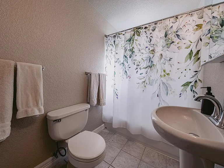 863 Mariposa St — Photo 28