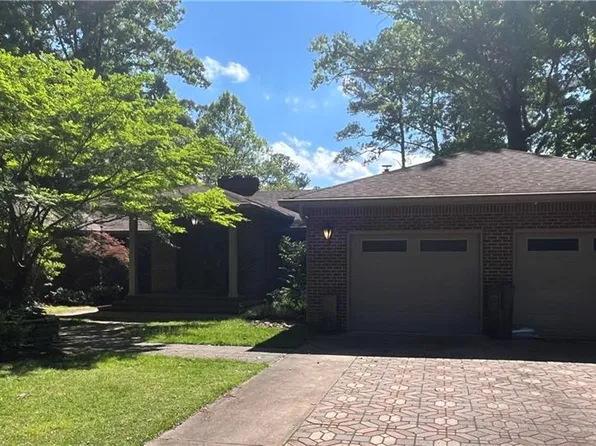 621 Lynn Shores Dr, Virginia Beach, VA 23452