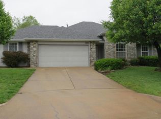 3931 W Kay Pointe Blvd, Springfield, MO 65802