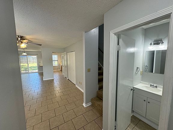 2nd image of 2810 Villa Woods Cir