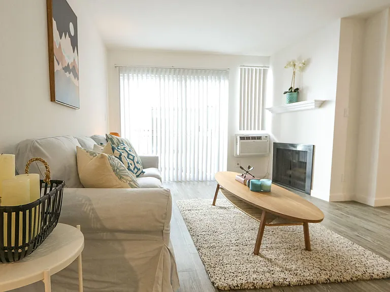 Westwood Riviera Apartments — Photo 51