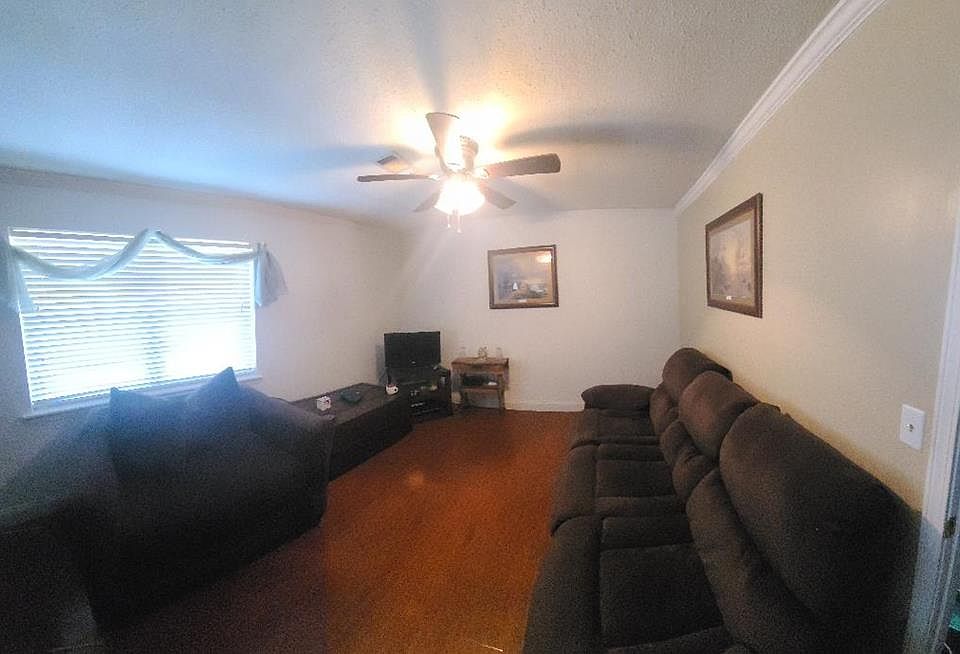 2nd image of 1207 West Dr