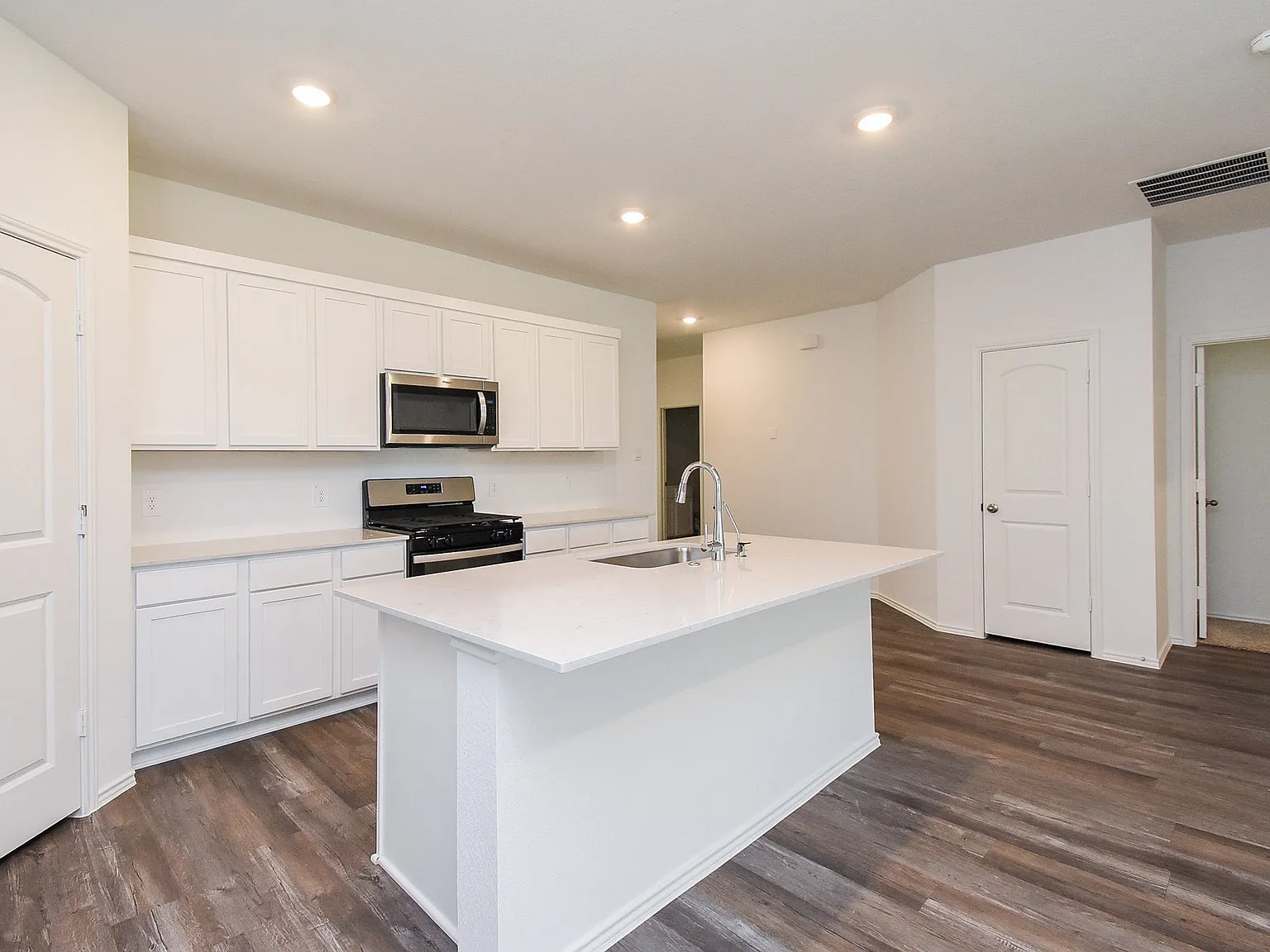 4 bed, 1778 sqft, $2,250 — Photo 2