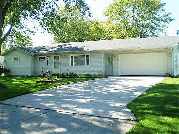 4th image of 2268 Royal Oak Ave