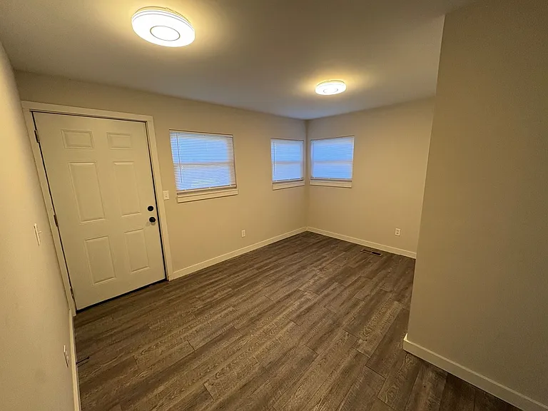 812 W Pershing St — Photo 9