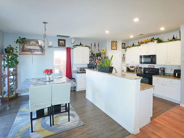 9728 Crooms Ct — Photo 8