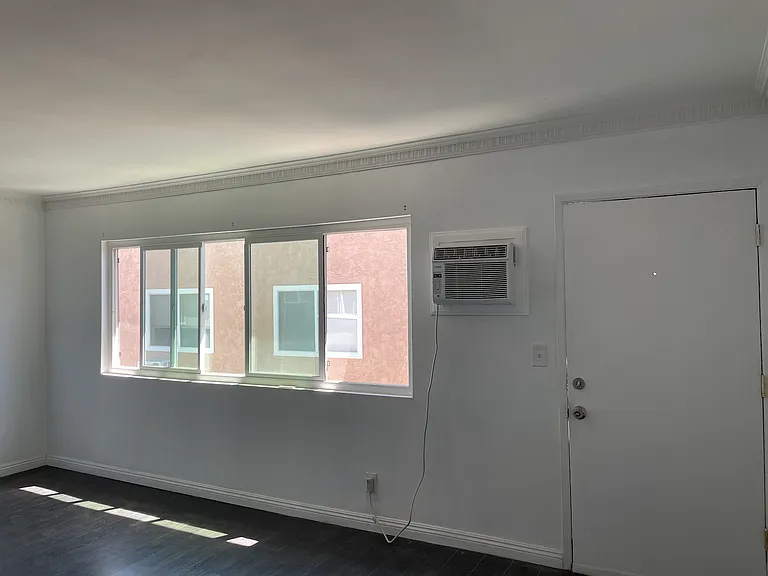 1631 N Harvard Blvd #7A — Photo 1