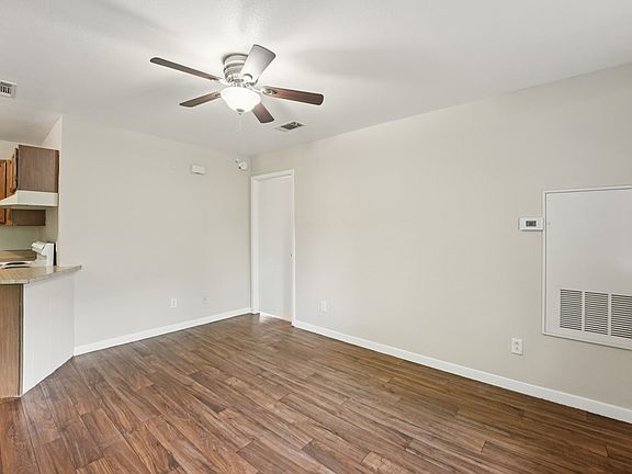 2nd image of 1634 Post Rd APT 4