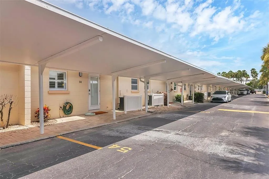 1 bed, 1.0 bath, 728 sqft, $7,500 — Photo 1
