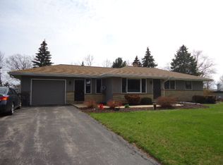 17301 W Horizon Dr, New Berlin, WI 53146