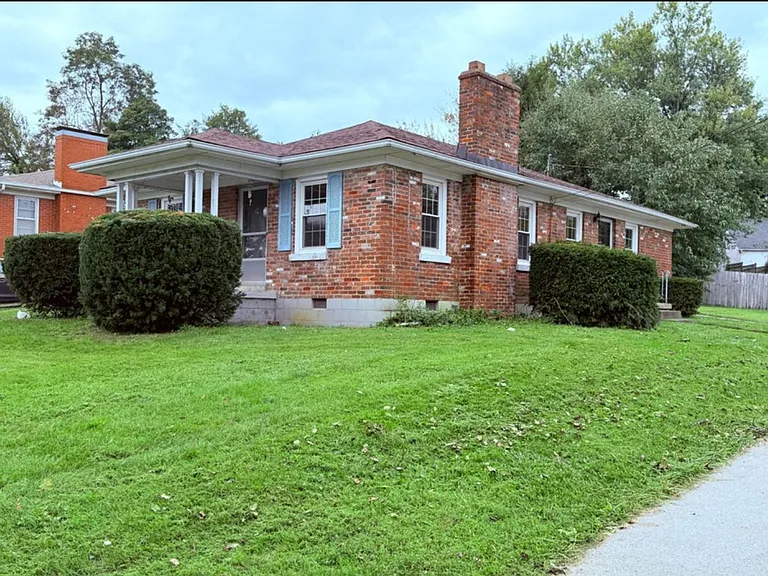 112 Bellevue Dr — Photo 1