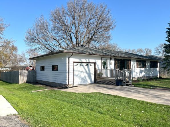 1118 Division St N, Clara City, MN 56222