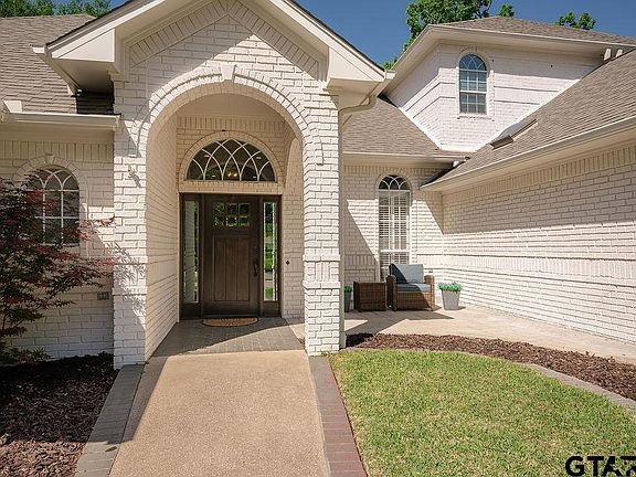 3rd image of 5703 Spring Creek Dr