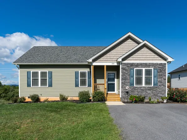 290 Thoroughbred Cir, Lexington, VA 24450