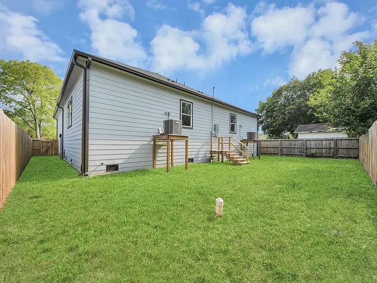 1307 Laskey St — Photo 5