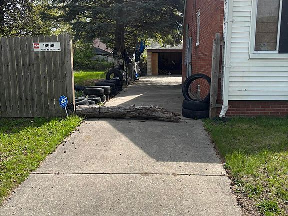 2nd image of 18968 Blackmoor St