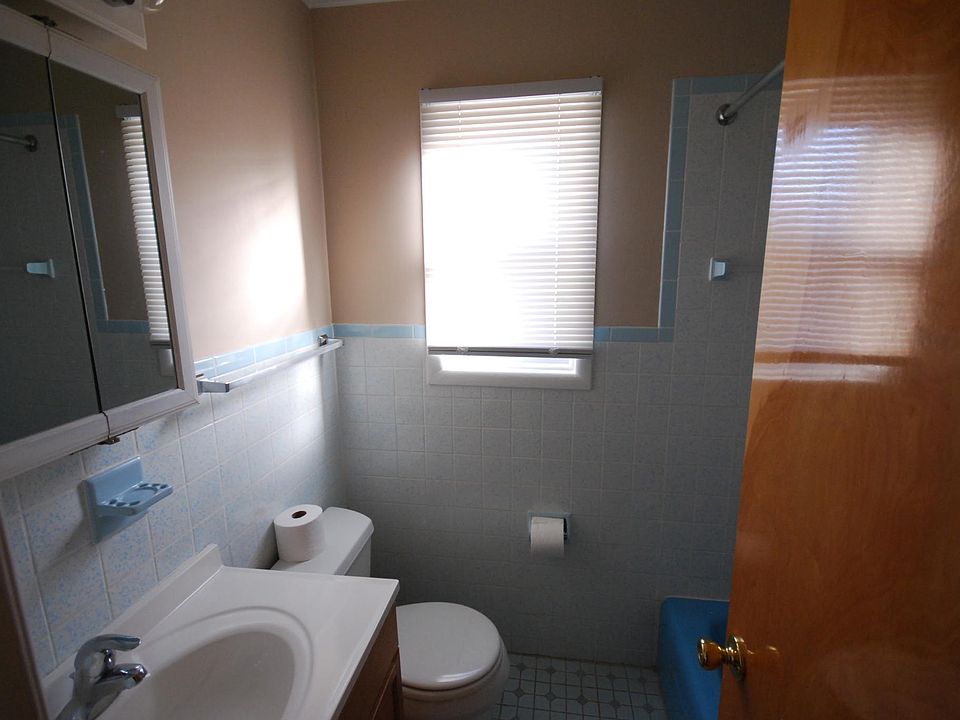 1st image of 2096 Victory Blvd