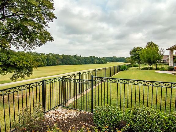 3rd image of 906 Quarry Oaks Dr