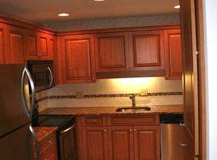 12 Hillcrest Rd APT 7, Foxboro, MA 02035