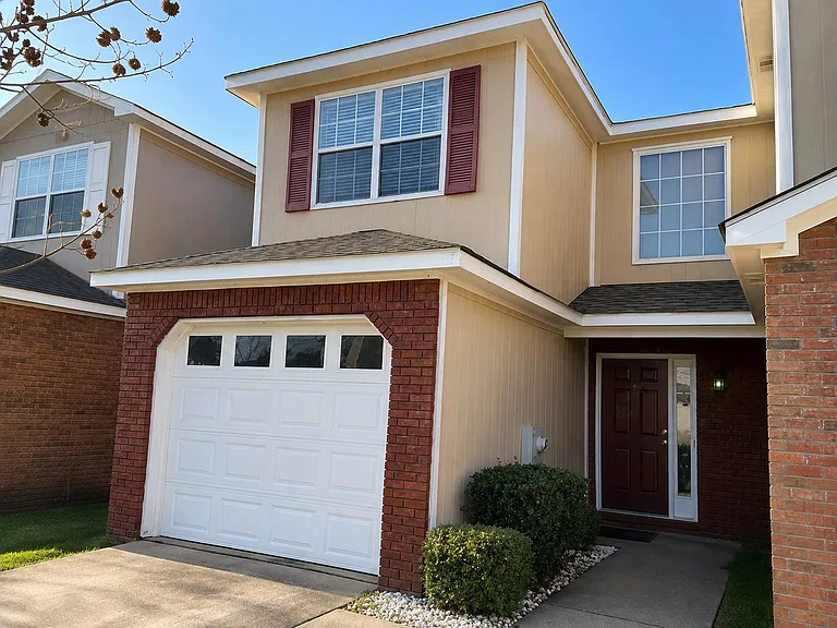 111 N Springview Dr — Photo 1