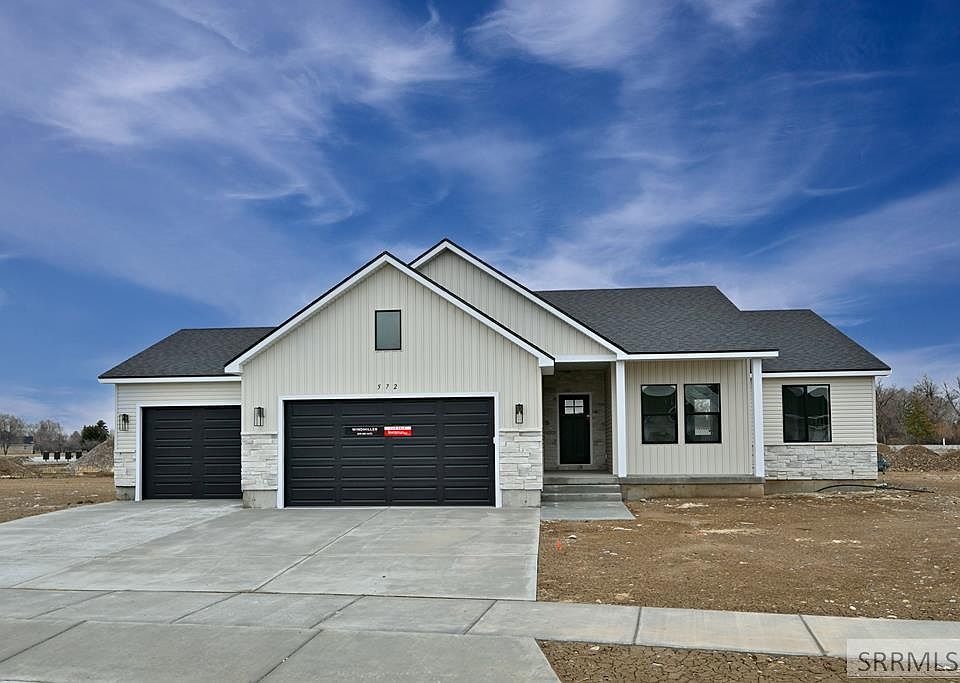 1st image of 572 Fieldstone Ave