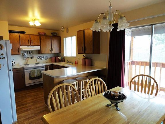Kitchen & Dining