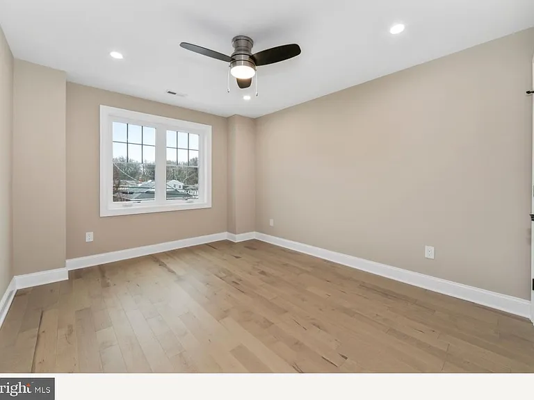 1833 W High St — Photo 33