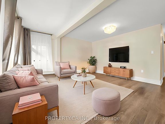 5th image of 285 Robina Ave