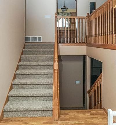 4th image of 841 17th Ave W