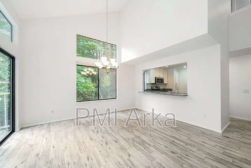 3 bed, 2.0 bath, 1370 sqft, $3,495 — Photo 4